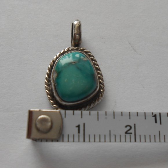 Vintage Turquoise Stone Pendant in Silver Bezel - Picture 3 of 7